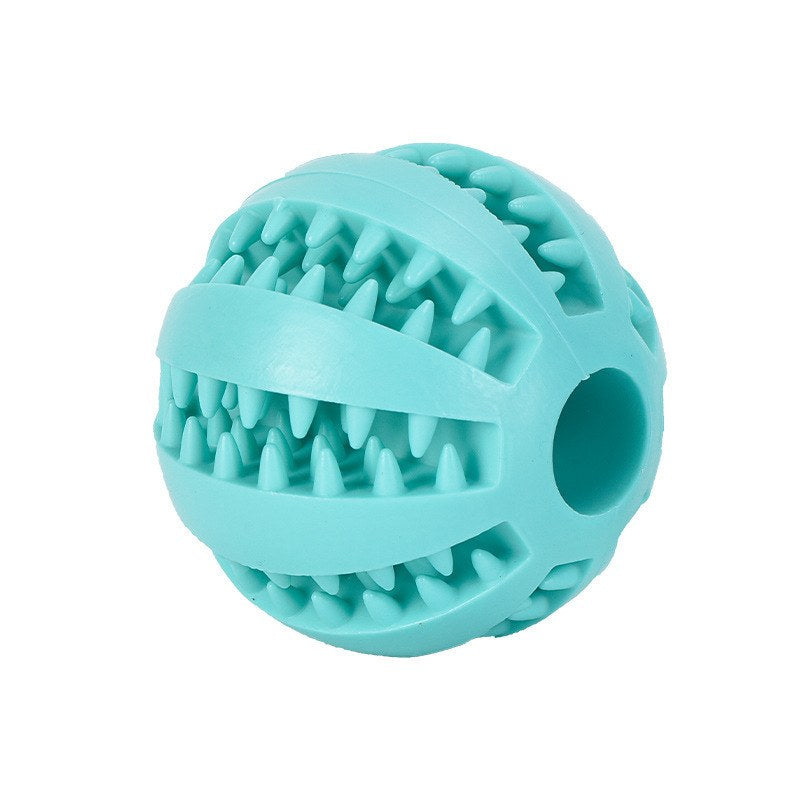 The 7 cm fetch and treat ball, free with the kit